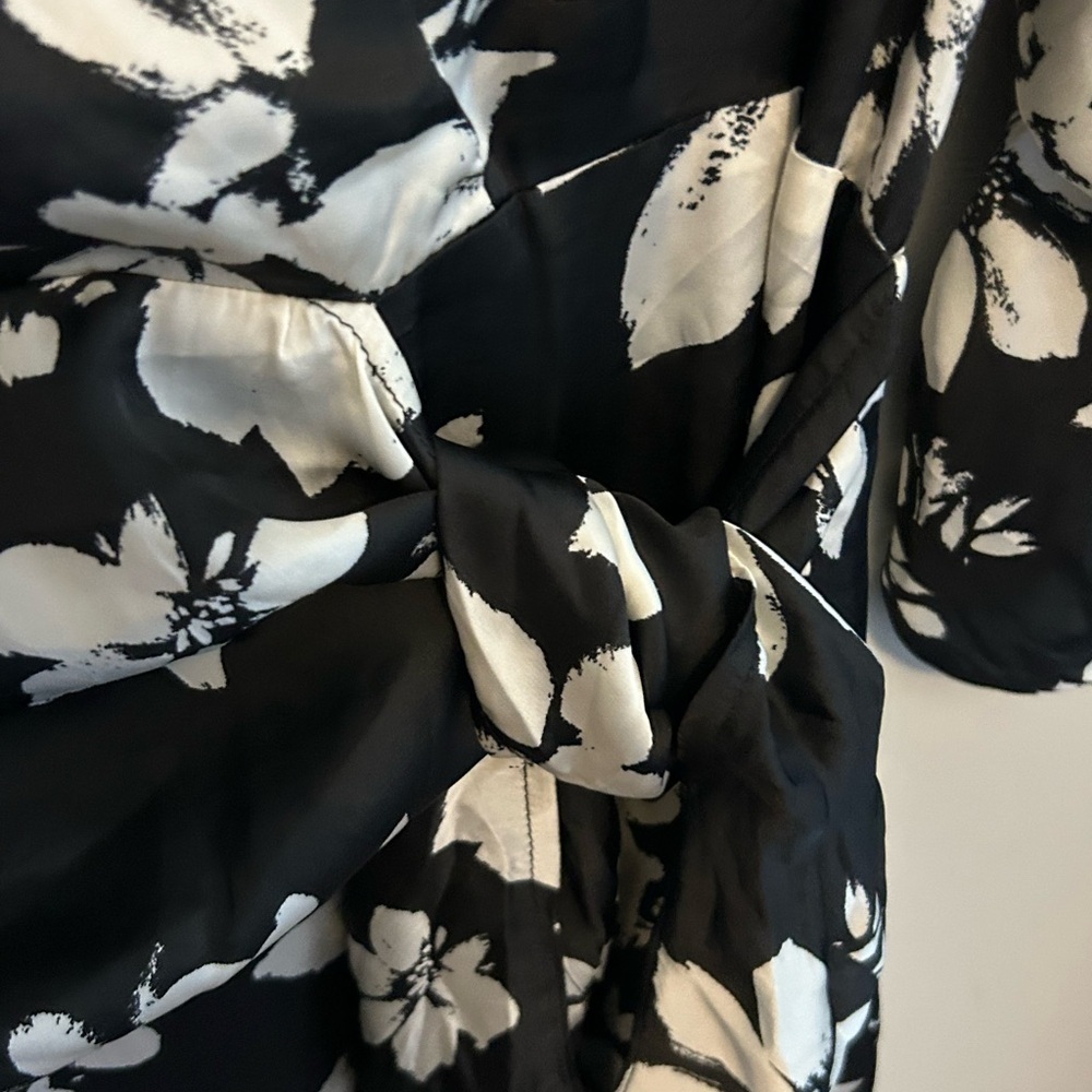 WESTERN NWT VICI black and white floral long sleeve mini fringe wrap Dress - Picture 7 of 7